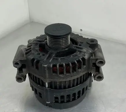 BMW 3 E90 E91 Generator/alternator 7557789