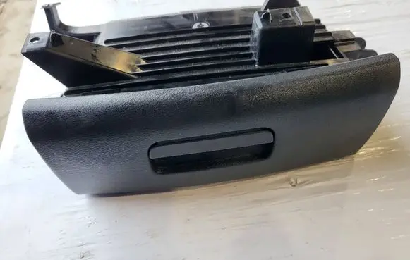 Glove box