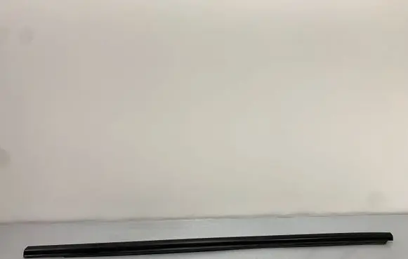 Hyundai Kona I Front door glass trim molding