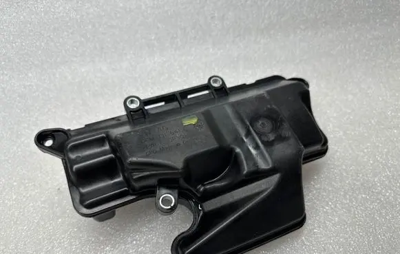 Audi RS5 Vacuum air tank 06M131541C