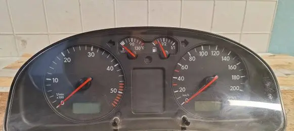 Volkswagen PASSAT B5 Speedometer (instrument cluster) 88311245 301919860C
