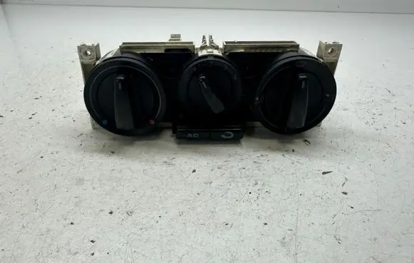 Skoda Octavia Mk1 (1U) Climate control unit 1J0820045E
