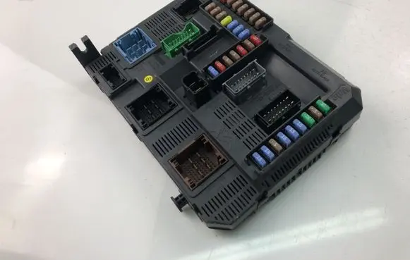 Peugeot 208 Fuse box set 9678355980