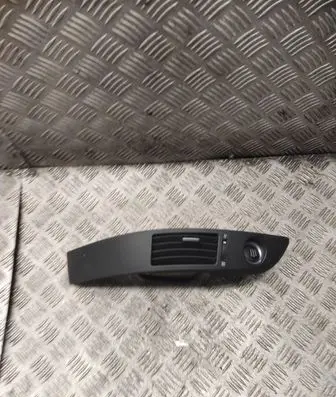 Toyota Corolla Verso AR10 Dashboard side air vent grill/cover trim 5568064020