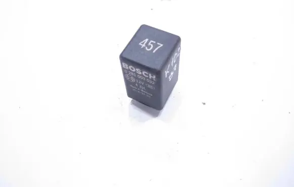 Volkswagen PASSAT B7 Glow plug pre-heat relay 038907281B