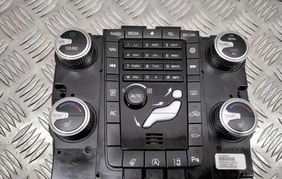 Volvo V70 Climate control unit 31398587
