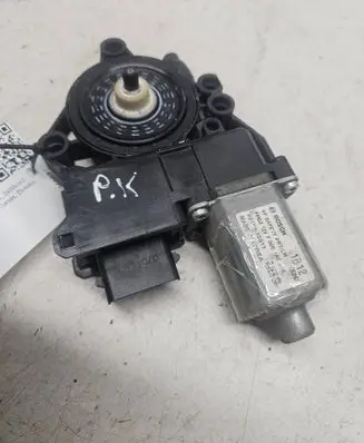 Hyundai Sonata Front door window regulator motor 824503S011