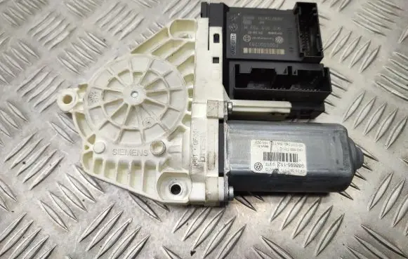 Volkswagen PASSAT B6 Front door window regulator motor 1K0959701Q 1K0959793M