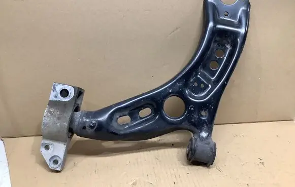 Volkswagen Tiguan Front lower control arm/wishbone 1K0407165C