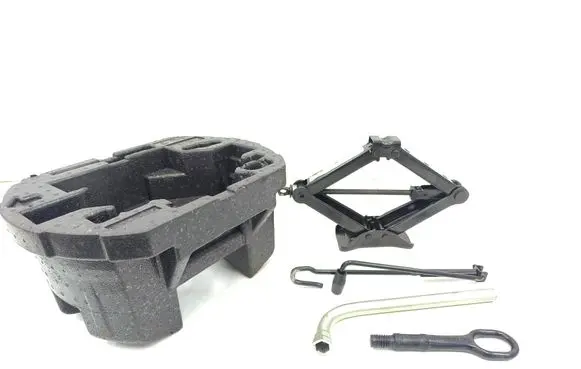 Volkswagen Jetta VI Tool set 5C0012115J 4D0012219A 1T0805615A