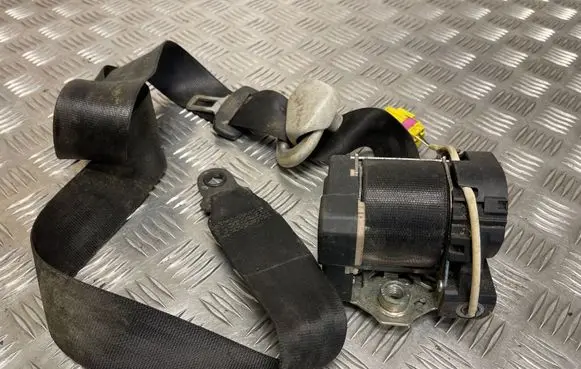 Honda CR-V Front seatbelt 33014051