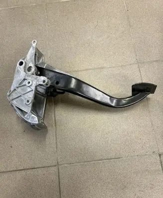BMW 1 E82 E88 Brake pedal 42322403 423224 3500675197505