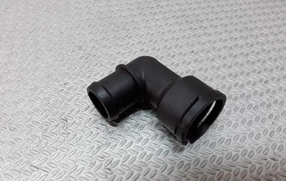 Volkswagen Golf III Engine coolant pipe/hose 037121619