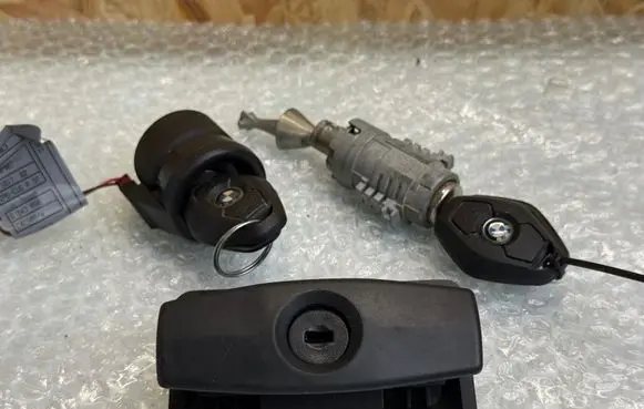 BMW 5 E60 E61 Ignition lock 6943850