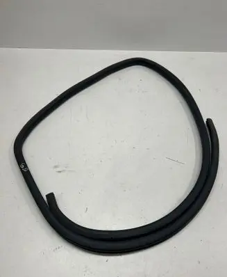 Nissan Note (E12) Rear door rubber seal (on body) 