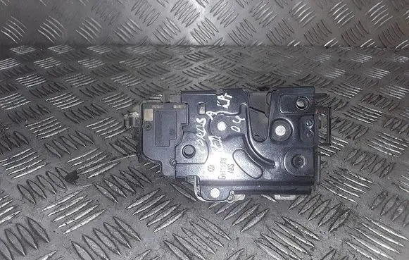 Seat Cordoba (6L) Front door lock 991990101