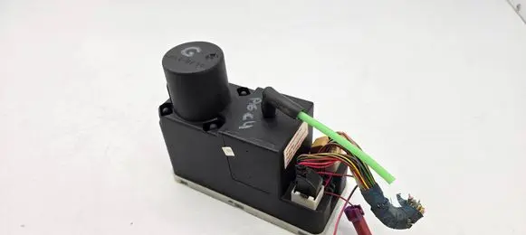 Audi A6 S6 C4 4A Central locking vacuum pump 4A0862257G