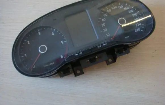Volkswagen Polo V 6R Speedometer (instrument cluster) 6R0920861L