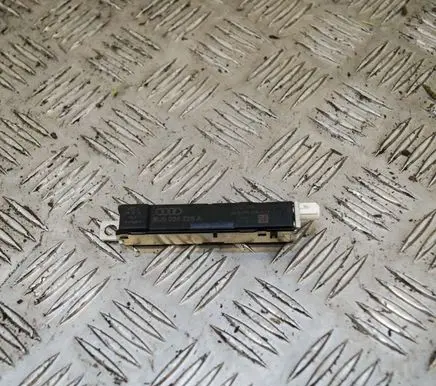 Audi Q3 8U Aerial antenna amplifier 8U0035225A