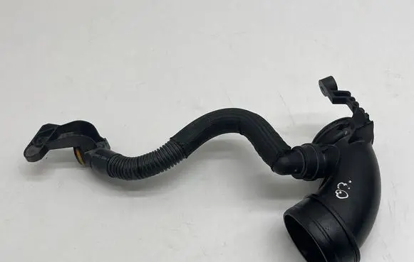 Audi Q3 F3 Turbo air intake inlet pipe/hose 5Q0129635