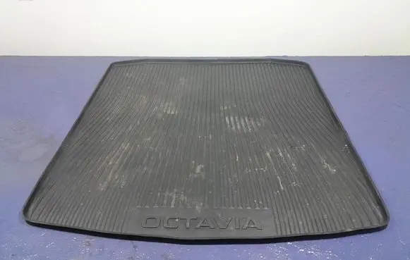 Skoda Octavia 985 Front floor carpet liner 5E6061162A