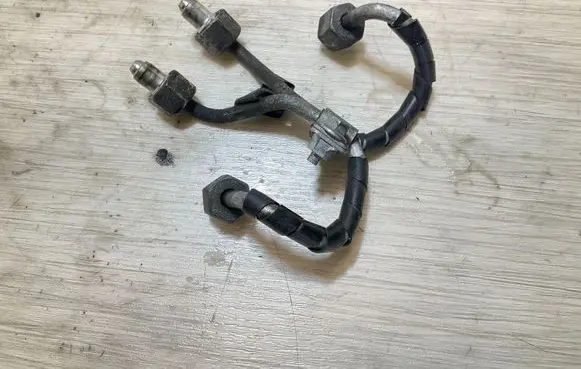 Land Rover Discovery 4 - LR4 Fuel injector supply line/pipe 