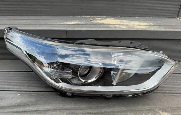 KIA Ceed Headlight/headlamp 92102J7050