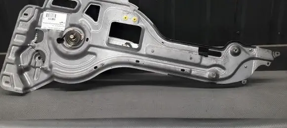 Hyundai Trajet Rear window lifting mechanism without motor