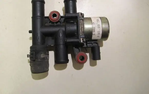 Audi A4 S4 B6 8E 8H Coolant heater control valve 8E0820035B 400399D