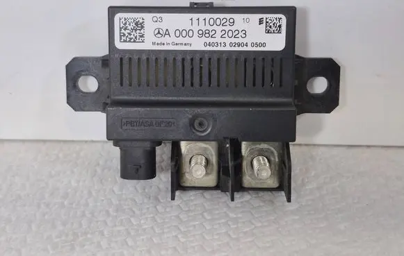 Mercedes-Benz B W246 W242 Charging relay A0009822023 029040500 403130290405