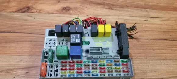 Opel Zafira A Fuse box set 24431677 24412497