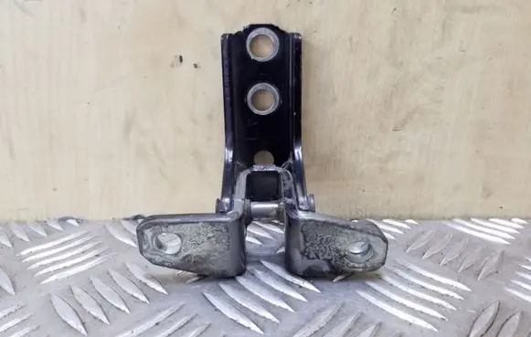 Mitsubishi Pajero Rear door lower hinge