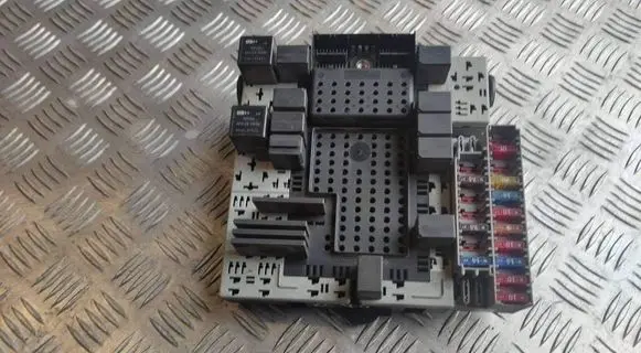 Volvo S60 Fuse module 08679899 02W335 08696098
