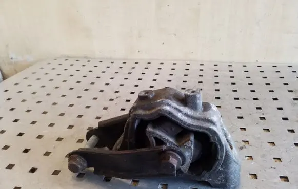 Volvo XC60 Engine mount bracket TR8070M18