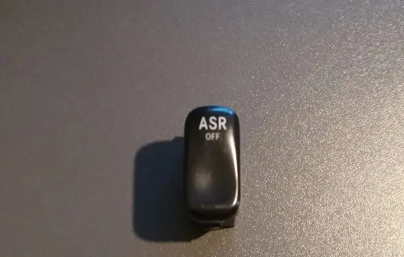 Traction control (ASR) switch