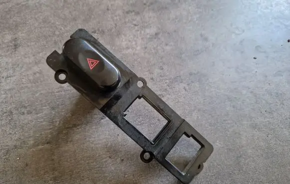 Mitsubishi Pajero Sport I Hazard light switch