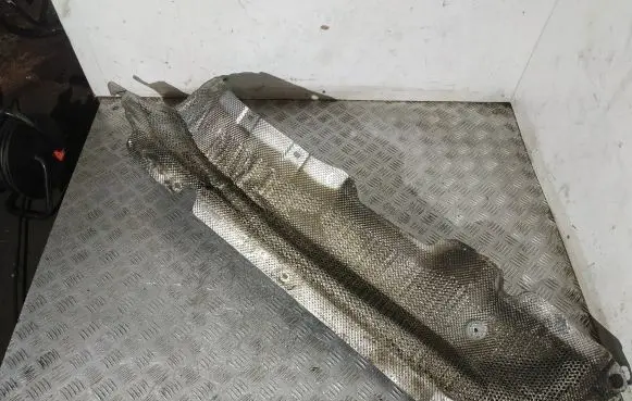 BMW 5 GT F07 Heat shield in engine bay 7185202 51487185202