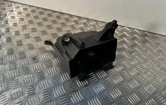 Mercedes-Benz E W213 Fuse box cover A2135400124