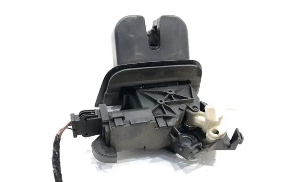 Audi Q7 4L Tailgate exterior lock 8P4827505B