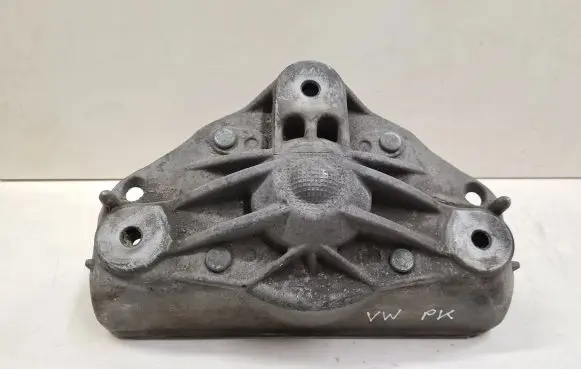 Volkswagen Touareg I Coil spring mount 