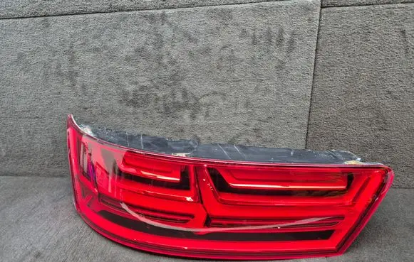 Audi Q7 4M Rear/tail lights 4M0945093E 4M0945093M