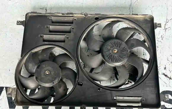 Volvo V70 Electric radiator cooling fan 8240547