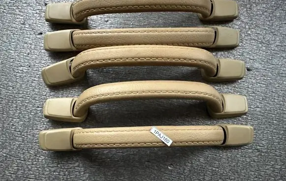 Mitsubishi Pajero A set of handles for the ceiling MB742570