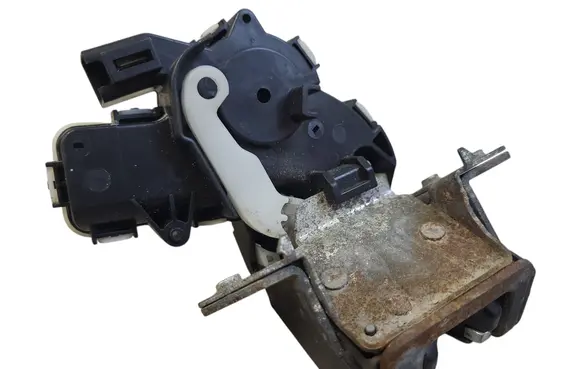 Mazda 3 II Loading door lock 