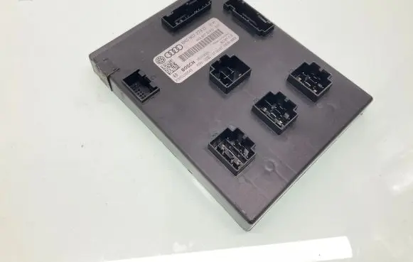 Audi A5 8T 8F Comfort/convenience module 8K0907279D 05019001 F005V00549