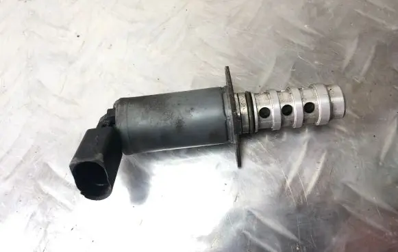 Audi A4 S4 B7 8E 8H Valve oil control 06F109257A