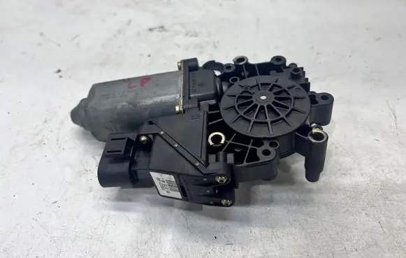 Audi A3 S3 8L Sliding door electric window regulator 8L3959801
