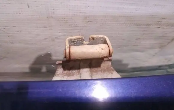 Peugeot 307 Tailgate/trunk/boot hinge 