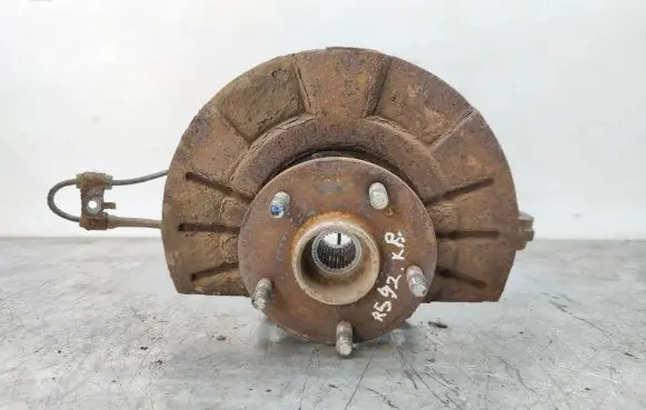 Suzuki Grand Vitara II Front wheel hub spindle knuckle