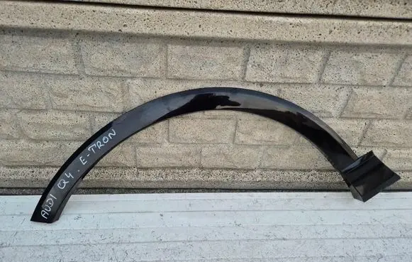 Audi Q4 Sportback e-tron Front arch trim LPLIS89A